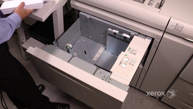 Xerox® D95 D110 D125 D136® Black and White Copier Printer Loading Paper into the OHCF смотреть онлайн