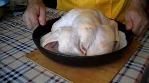 Курица, запеченная на соли в духовке!