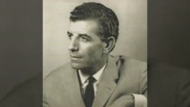 ENA OMORFO AMAXI ME DIO ALOGA Grigoris Bithikotsis mp3 смотреть онлайн