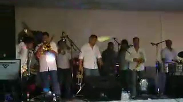 E l Huracan Del Sur interpretando la cansion manuel juarez смотреть онлайн