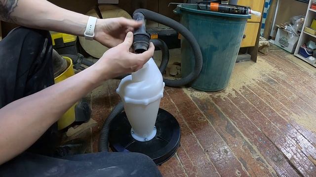 ВСЁ, ДОСТАЛА!!! БОРЬБА СО СТРУЖКОЙ И ПЫЛЬЮ. Очистка воздуха в СТОЛЯРКЕ. Циклон из пылесоса. Стружка смотреть онлайн