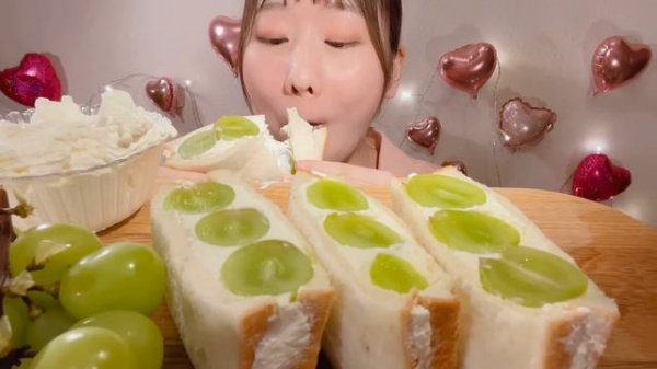 ASMR Grape Cream Sandwich【Mukbang/ Eating Sounds】【English subtitles】