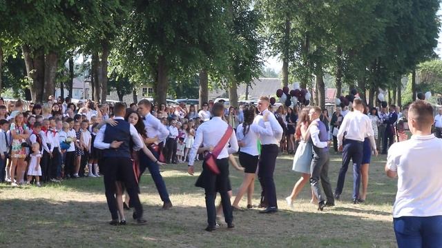 школьный вальс . выпуск 2018 СШ№2 г.Скидель смотреть онлайн
