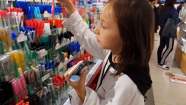 ОСТОРОЖНО САМЫЙ БОЛЬШОЙ МАГАЗИН КАНЦЕЛЯРИИ [Корея Влог] смотреть онлайн