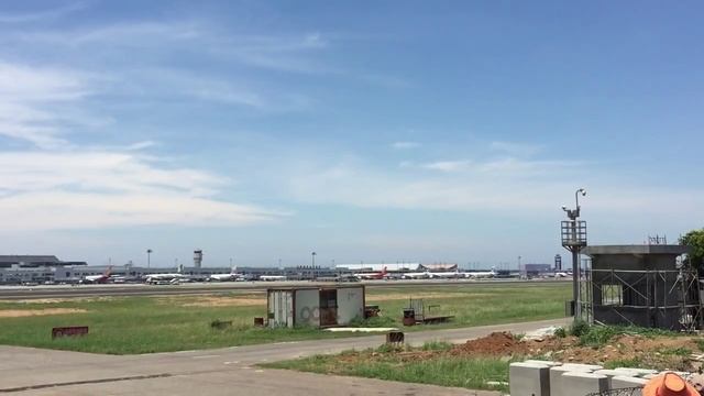 A350 first landing at Taipei Taoyuan International Airport смотреть онлайн