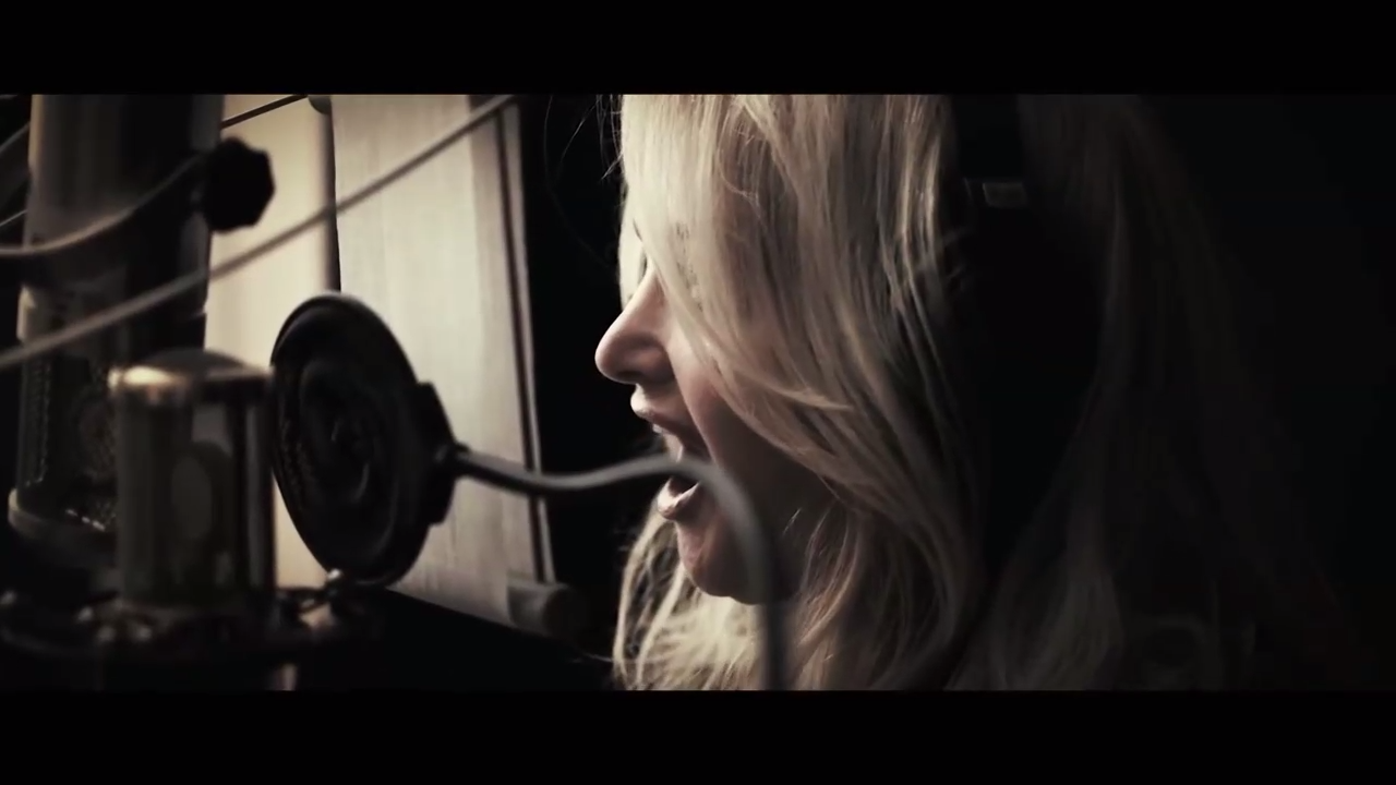 AXEL RUDI PELL feat. Bonnie Tyler - Love's Holding On смотреть онлайн