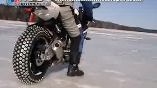 мото BMW S1000RR на льду смотреть онлайн