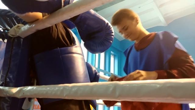 Чемпионат по тайскому боксу - финал. Опасный типок взял золото) смотреть онлайн