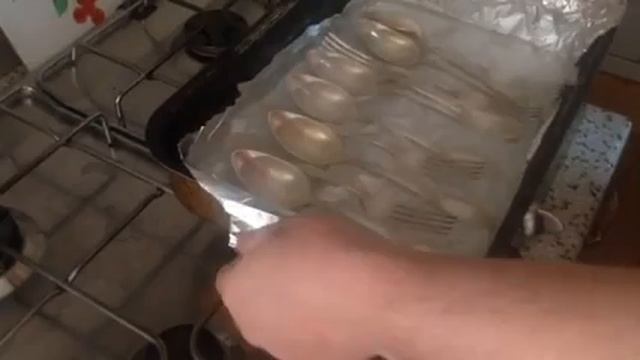 Чистка столовых приборов из серебра или мельхиора 2-3 минуты !!!! смотреть онлайн