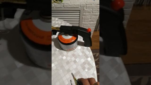 Пайка скруток эл контактов, припоем ПОС-61, с использованием флюс СКФ. смотреть онлайн