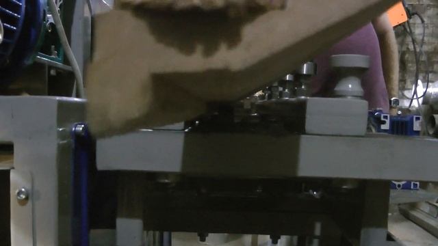 Станок ТС-250У | накатка пульпы на карниз смотреть онлайн