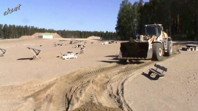 Строю бассейн с горкой Cat 320E I build a pool with a slide. смотреть онлайн