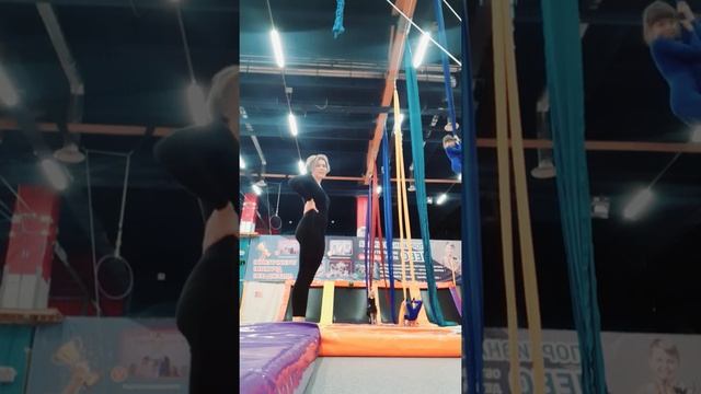 ? ВОЗДУШНАЯ ГИМНАСТИКА | ШПАГАТ В МИНУС | ОБРЫВ | РАСТЯЖКА | ВЕЗУЧАЯ АНАСТАСИ смотреть онлайн