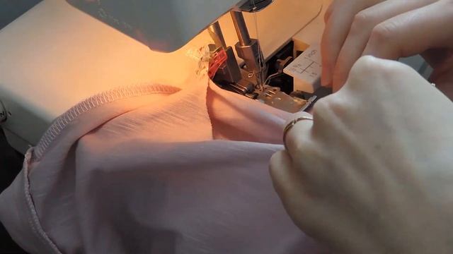 Как сшить футболку со спущенным плечом Bella смотреть онлайн