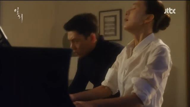 Secret Love Affair 밀회: The Piano Lid Prop 8/8 смотреть онлайн