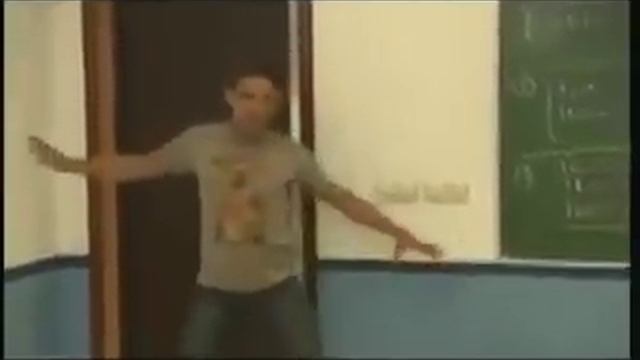 парень опоздал на урок. смотреть онлайн