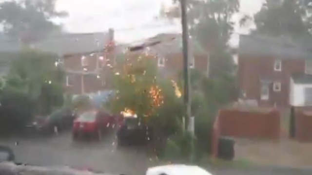 Взрыв трансформаторов при дожде смотреть онлайн