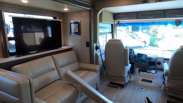 You Can Fulltime LIVE in this Motorhome! смотреть онлайн
