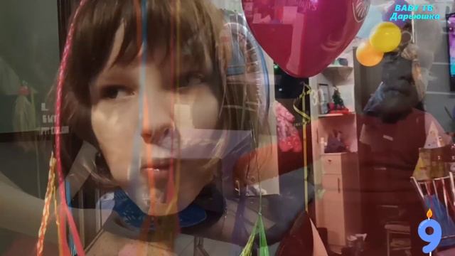 Необязательно тратить много денег, чтобы отметить день рождения.Можно праздновать дома с друзьями. смотреть онлайн