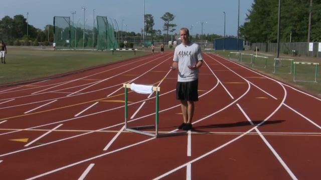 Track Running Tips : Track - How to Jump Hurdles смотреть онлайн