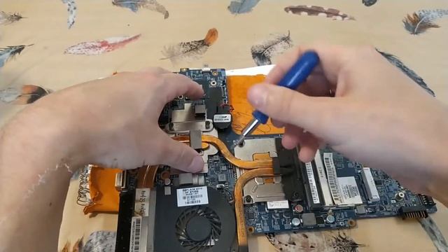 установка радиатора охлождения и процессора смотреть онлайн