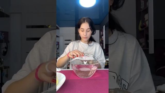 ФАРБУЄМО ЯЙЦЯ НА ПАСХУ #tiktokvideo #video #SnezhanaSnezhok #СнежанаСнежок смотреть онлайн