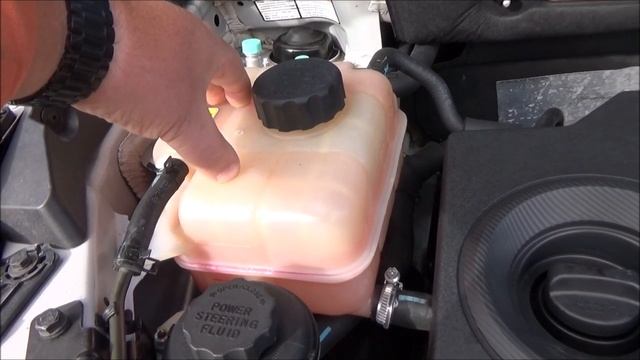 РАЗОРВАЛО расширительный бачок, живёт теперь своей жизнью! смотреть онлайн