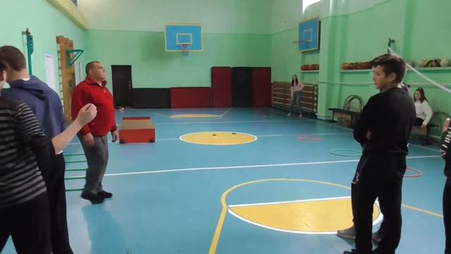 Урок легкой атлетики. 8-е классы Клюев А.В. Часть 2 смотреть онлайн