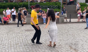 На Улице Шардени В Тбилиси Лезгинка 2023 Девушки Танцуют Очень Супер Чеченская Салам Алейкум ALISHKA