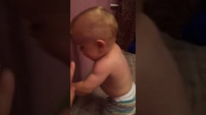 Мама ругает сына а он смеется ? Ребенок лезет в розетку!Сынок Матвеёк #28