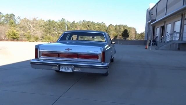 Lincoln Town Car 1981-1989: американская роскошь в прямолинейной стилистике смотреть онлайн