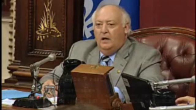 Amir Khadir questionne Lucien Bouchard de l'Association pétrolière (31 mai 2011) смотреть онлайн