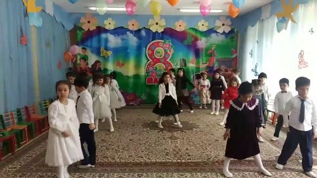 Танец посвященный Мамам на песню "Michael_Jackson-Mama,, смотреть онлайн