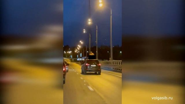23 мая Волгоград. Танцующий мост. Онанист на форде смотреть онлайн