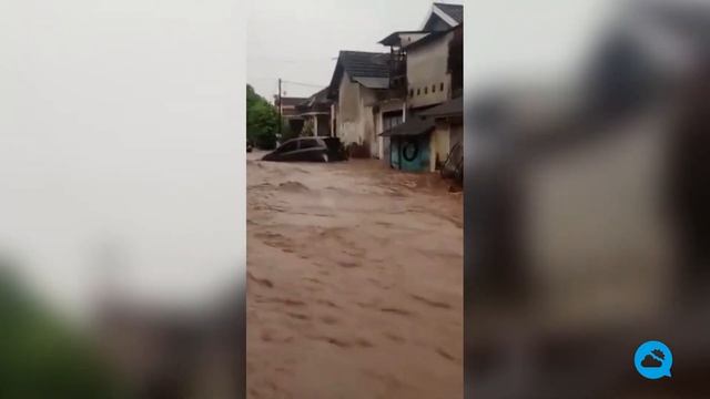 Fatal floods in Indonesia смотреть онлайн
