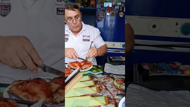 Куриные Бедрышки в духовке с соусом Барбекю. смотреть онлайн