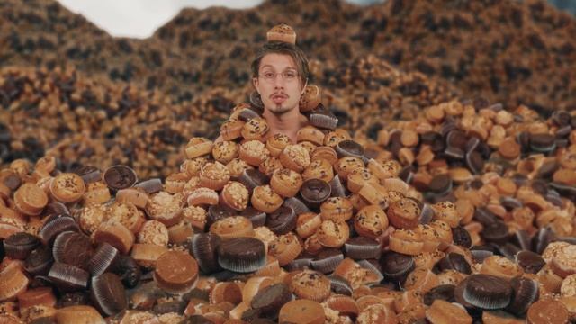 bbno$ - nursery (prod. lentra) [Official Music Video] смотреть онлайн