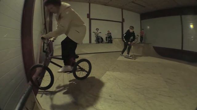 Паша Улей в скейтпарке RedCat 20170402 смотреть онлайн