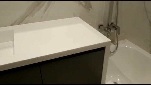 Столешница в ванну с раковиной с щелевым сливом Столешка Ру смотреть онлайн