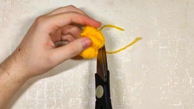 Цыплёнок из пряжи своими руками. Цыплёнок из помпонов поделка на пасху. смотреть онлайн