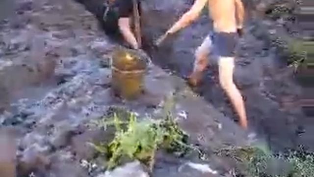 Солдаты принимают грязевые ванны смотреть онлайн