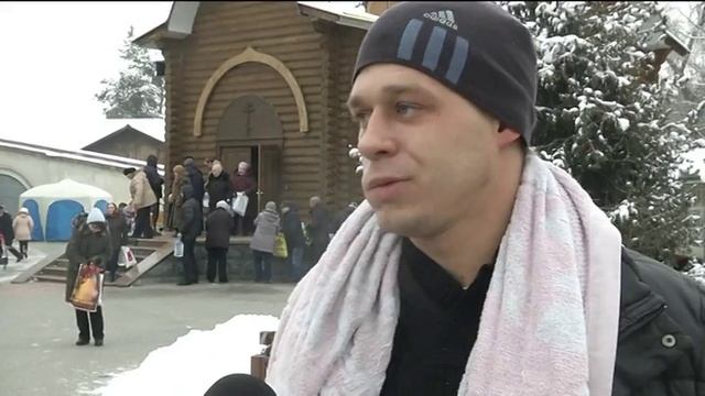 Православные верующие отмечают один из главных праздников - Крещение (19.01.16) смотреть онлайн