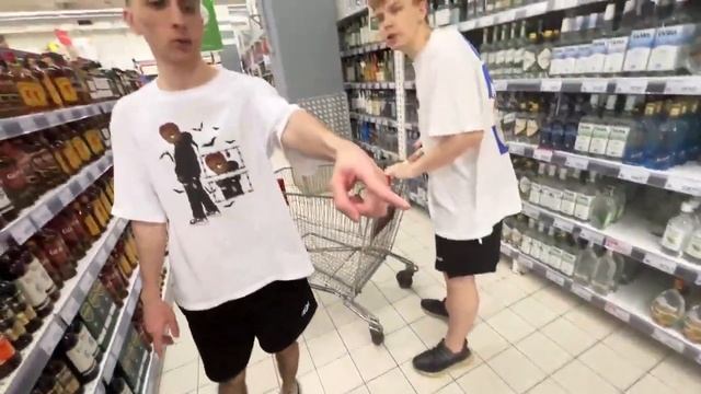 ШАДОВКЕКУ ОДЕЛИ ПЕРЧАТКУ ТАНОСА смотреть онлайн