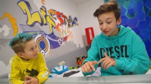 Сделали ОГРОМНЫЙ ПОП ИТ  и 24 Часа ПРАНКУЕМ Папу с POP IT !