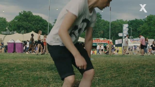Elis James & John Robins take on Kendal Calling with Strongbow смотреть онлайн