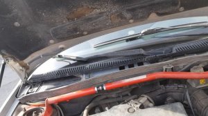 Газовый упор капота на Калину за 26 рублей.