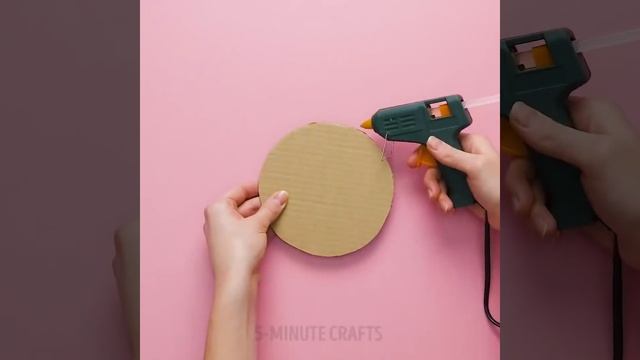 12 КРЕАТИВНЫХ СПОСОБОВ ИСПОЛЬЗОВАТЬ КАРТОННЫЕ КОРОБКИ смотреть онлайн