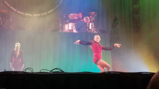 We Three Gentlemen / Mr. Grinch - Lindsey Stirling Christmas Program (Partly blown audio) смотреть онлайн
