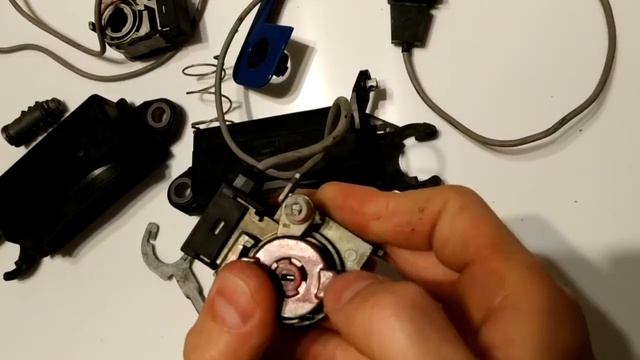 Replacing the lock in the door Audi A3 8L / ЗАМЕНА ЗАМКА В ДВЕРИ AUDI A3 8L 1997 смотреть онлайн