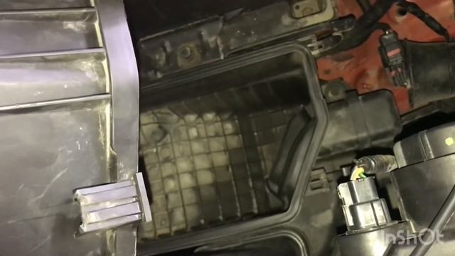 Замена воздушного фильтра Kia Sportage 3 смотреть онлайн